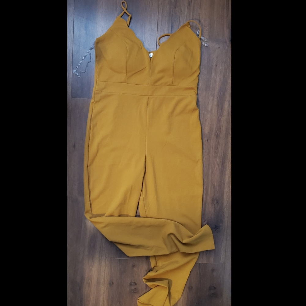 Mustard jumpsuit pansuio